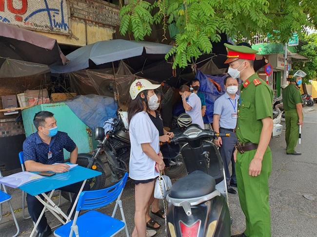 Hà Nội xử phạt hơn 1.000 người vi phạm phòng chống dịch trong ngày 10/8